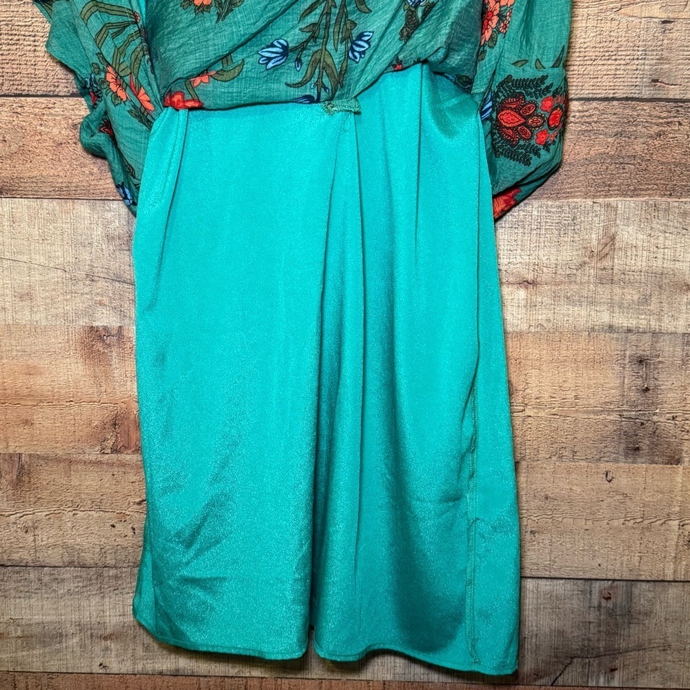 THML Green Flower Garden Dress size Small Floral Flowy Flutter Sleeve - Picture 7 of 11